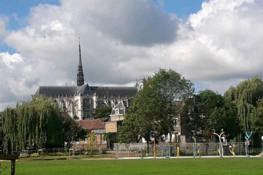 Maison Famille-Confort-Terrasse Jardin-Vue Cathedrale Amiens Dış mekan fotoğraf